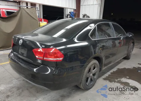 2012 Volkswagen Passat 2.5L Se z USA, uszkodzony, nr VIN 1VWBP7A37CC040744